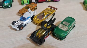 Oyuncaqlar: Hot Wheels mashonkalar satilir, hamisi originaldi. Biri 4 manatdir — 12