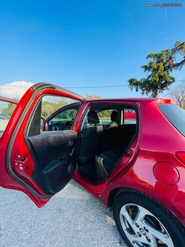 Toyota: Toyota Yaris: 1 l. | 2011 έ. Χάτσμπακ — 5