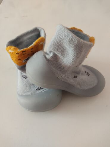 детские туфли на девочку: Продааю аттипасы. размер 18/19. на 6-8 месяцев. очень классные