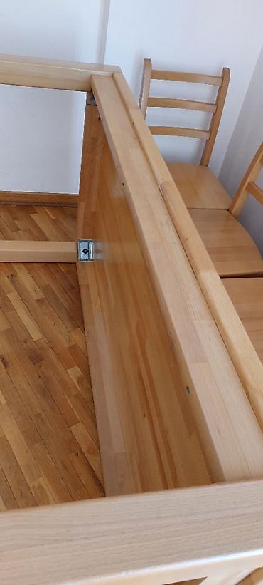 Setovi stolova i stolica: Na prodaju sto i 8 stolica od kuvane bukve. Dimenzije stola su 90 x — 4