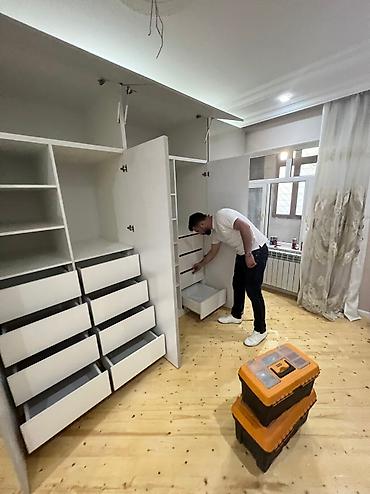 Sifarişlə dolablar: Düz dolab, Yataq otağı üçün, Paltar üçün, Açılan, Korpuslu, 5 qapı — 5