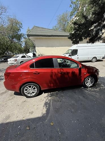 aveo ucun: Chevrolet Aveo sedan – qırmızı rəng Xüsusiyyətlər və komplektasiya: - — 6