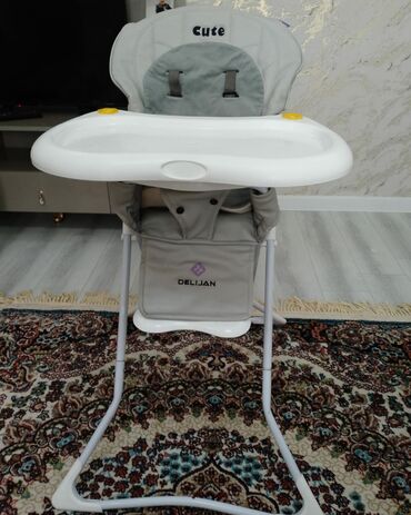 Yemək masaları, oturacaqları: Yemek masasi satilir. 1_2 defe isdifade edilib. Hecbir deffekti