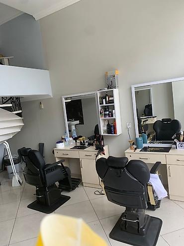 Salon, tibbi mebel: Obyekt icarəyə verilir. 50 m2, isti pol, kondisioner var. Yolkənarı — 1