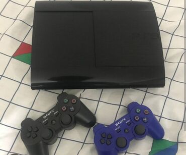 как купить игру в playstation store азербайджан: Isleyir hec bir problemi yoxdu,qizmasi donmasi,2 eded orginal pult her