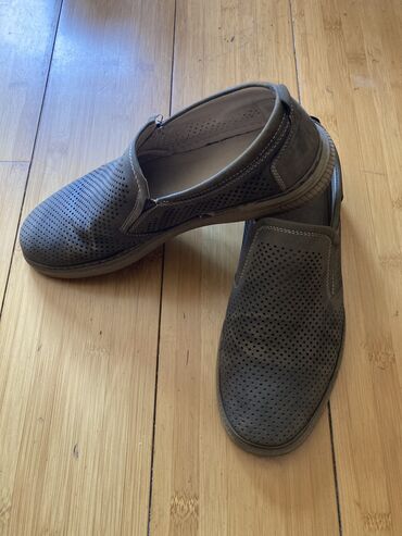 коричневые туфли: Продаются мужские туфли в отличном состоянии 41-42 размер Адрес