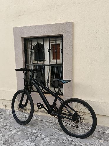 velosipedler 28: Şəhər və yüngül off-road üçün universal dağ velosipedi - Rəng: mat — 2