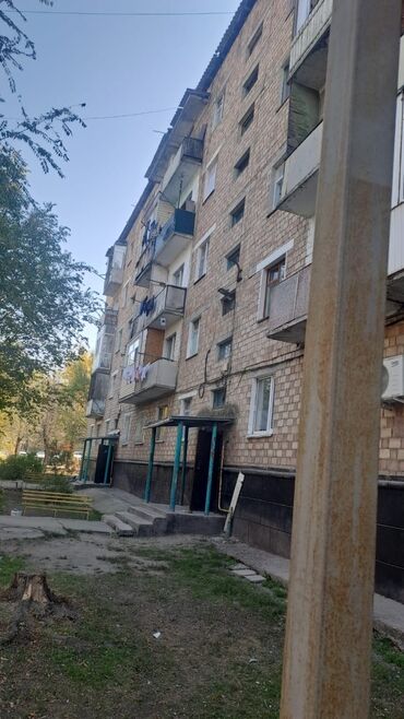 куплю дом баят: 3 бөлмө, 60 кв. м, 104-серия, Эски ремонт