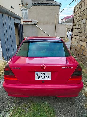mercedes zaslonka: Mercedes-Benz C 200: 2 l | 1998 il Sedan — 3