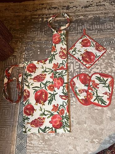 этно ковер: Набор для кухни «Гранаты» Состав набора: - фартук с нагрудником и — 1