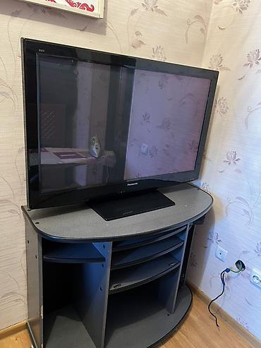 Телевизоры: Телевизор Panasonic VIERA с подставкой-тумбой. - Диагональ экрана — 2
