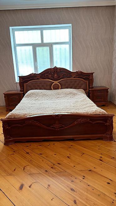 makyaj ucun masa: Klassik üslubda yataq otağı mebel dəsti Tərkibi: - Cüt nəfərlik iri — 2
