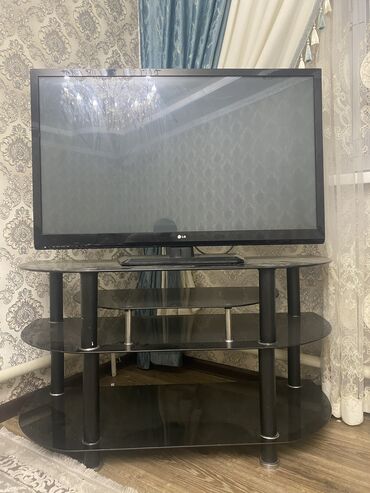 подставка под телевизор: Продаётся телевизор с подставкой в отличном состоянии без санарипа но
