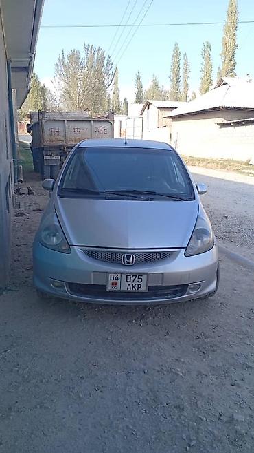 Унаа сатуу: Honda Jazz: 2004 г., 1.3 л, Кол менен иштөөчү, Бензин, Хетчбек — 1