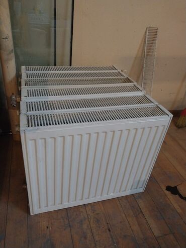 Elektrikli qızdırıcılar və radiatorlar: Panel radiator demek olar islebmeyib agir olanlardandir olcusu 60 sm 6