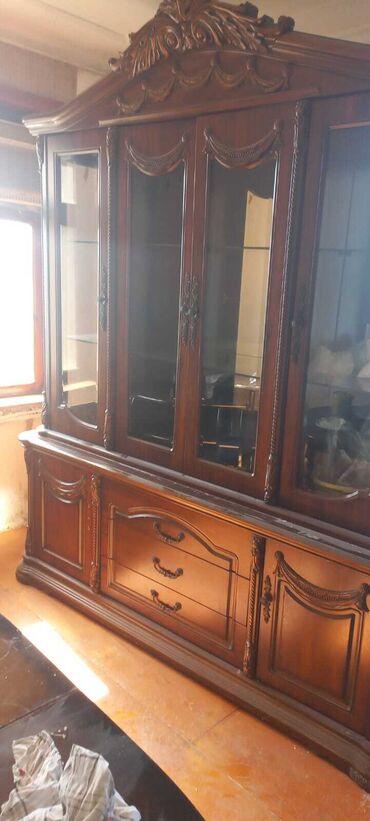 ucuz qorkalar: Açılan, 3 qapılı Düz dolab, Stenka