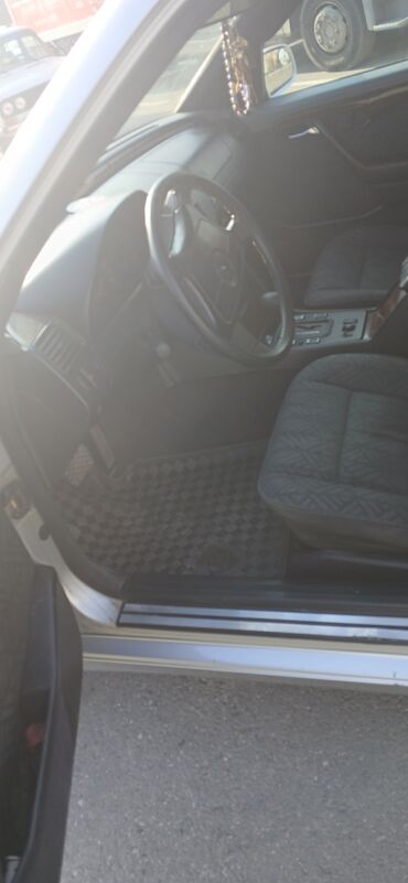 Mercedes-Benz: Mercedes-Benz C-Class (W202) sedan - Kuzov: 4 qapılı sedan, gümüşü — 7