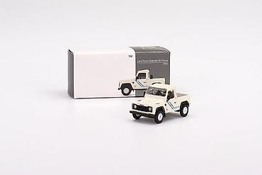 zvezda duksevi: 🤍💙 Land Rover Defender 90 Pickup – White with Blue Stripes – 1:64 – — 1