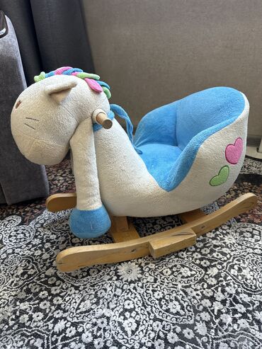 говорящие мягкие игрушки: Лошадка качалка, в идеальном состоянии, мягкая безопасная, цена 2000