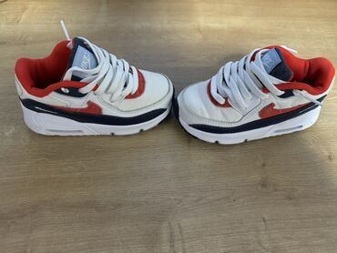 nike air monarch: Продаю оригинальные кроссовки найк детские.26 размер.Можно