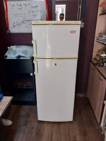 250 объявлений | lalafo.kg: Б/у Двухкамерный цвет - Белый холодильник