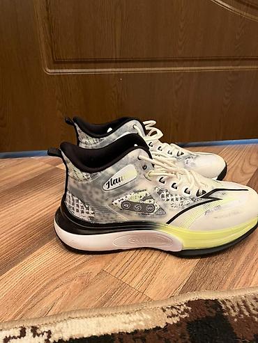 Мужская обувь: Basketbol ayaqqabısı – Model 7110 - Ölçü: EUR 44 (US 9.5, UK 8.5, CHN — 9