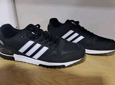 skechers patike sa srcima: Trainers, Adidas, size - 46