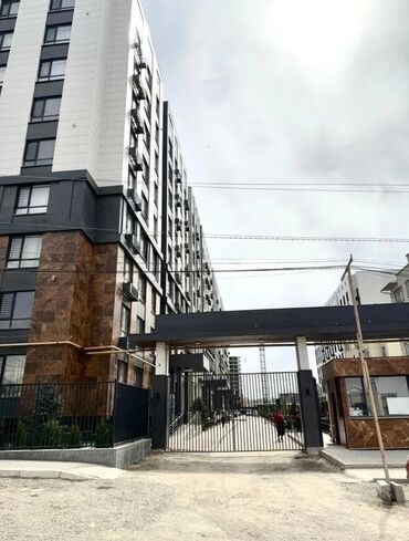 дом в районе пишпек: 3 комнаты, 87 м², Индивидуалка, 8 этаж, ПСО (под самоотделку)