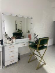 Salon masaları: Makiyaj üçün masa lalafo.az -da Salon masaları: Makiyaj üçün masa