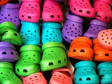 Босоножки, сандалии, шлепанцы: Crocs в наличии оптом ‼️‼️‼️‼️‼️ Все размеры, все цвета супер цена 750
