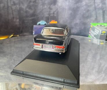 Avtomobil modelləri: Коллекционная модель Mercedes-Benz 220SE W111 black 1959 Vitesse — 8