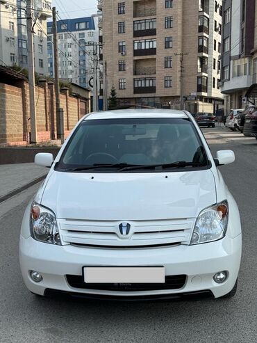 Toyota: Toyota ist: 2004 г., 1.3 л, Вариатор, Бензин, Хэтчбэк