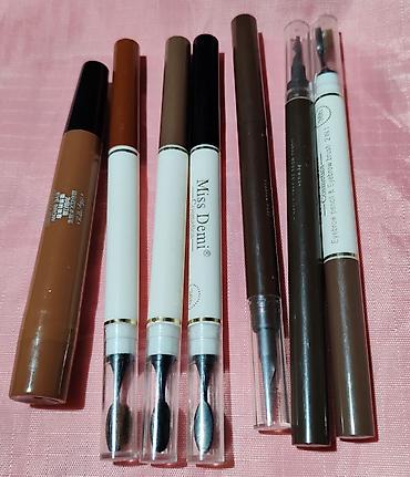 Šminka: Set kozmetike za usne i obrve – više komada Sadržaj: - Tečni ruževi i — 10