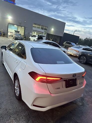 св: Toyota Corolla: 2019 г., 1.8 л, Вариатор, Гибрид, Седан — 4