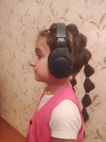 bluetooth qulaq: JBL simsiz qulaqlıq – over‑ear tip, mavi rəng. - JBL imzalı güclü səs — 5
