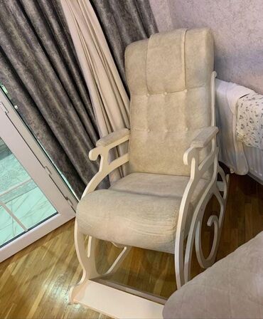 деревянные кресла качалки: Kreslo yeni kimidir 200₼ satılır
Xırdalan aaaf park

0752 Zeyno♥️