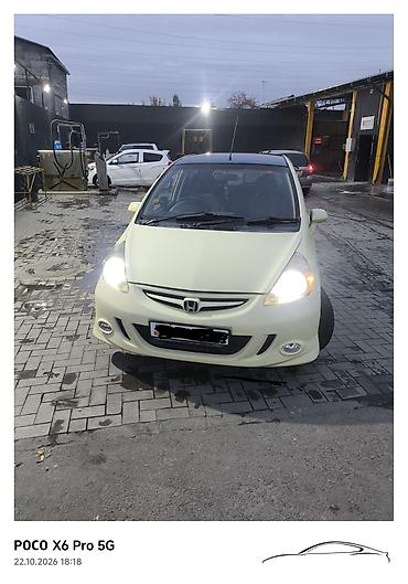 Honda Fit: 2003 г., 1.5 л, Автомат, Бензин, Хэтчбэк