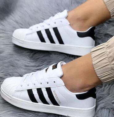 patike sa srcima: Adidas superstar patike

Novo
Brojevi 36 do 46