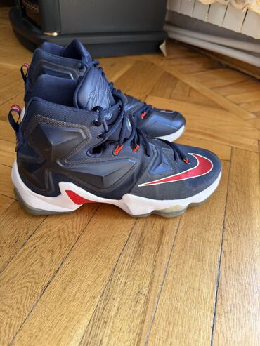 Krasofkalar və idman ayaqqabıları: Nike LeBron James əla vəziyətdədi
