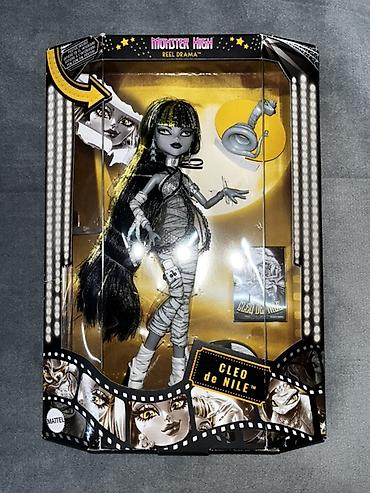 Kuklalar: Monster High “Reel Drama” seriyasından Cleo de Nile kuklası. Monster — 1