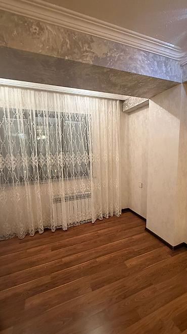 Mənzillər: 3 otaqlı mənzil – daxili dizaynı və mebeli ilə - Geniş qonaq otağı — 8
