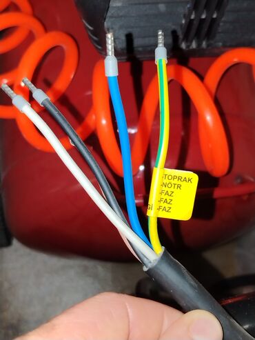 Avtoservis avadanlıqları: İşlənməyib tezdi salafan icnde 3 faza 200 bar model orda yazilib Men — 11