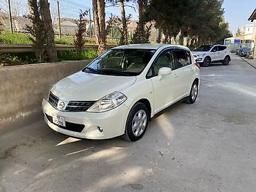 acar pult: Nissan Tiida: 1.5 l | 2012 il Hetçbek — 1