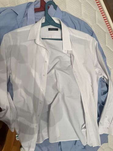 Köynəklər: Bezileri yenidir. 2si cemi 1 defe geyinilib. Hamisi 42 olchu. Hamsi — 9