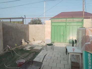 Qarajlar: Binə 3 otaqlı, 57 kv. m, Orta təmir