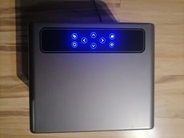 Projektori: Multimedijalni Smart Android projektor – LED Ima fleku u slici. - — 4