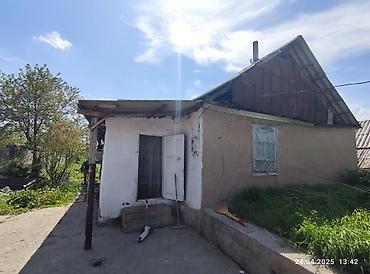 Продажа коттеджей и домов: Продаётся дом, в пос. Манас, рядом с трассой, участок 6,6с.(17*40м.) — 4