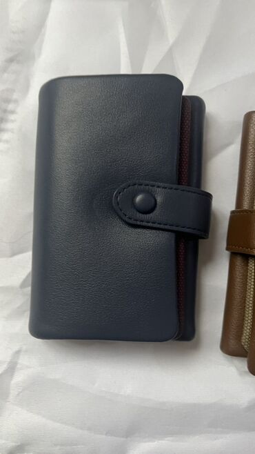 Кошельки: Кожаные женские кошельки. Особенности: - Компактный формат с клапаном — 4