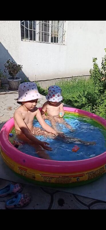 бассейн для малышей: Продаю надувной бассейн,размер 147*33см от 1,5годика до 5,6лет