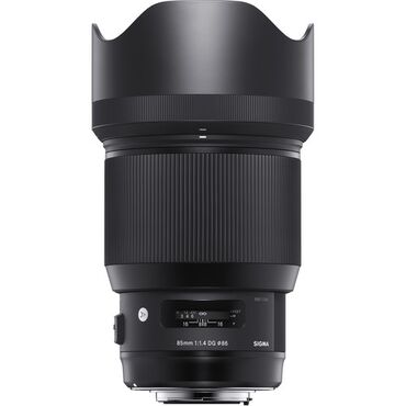 дроны с камерами: Полнокадровая цифровая зеркальная камера Nikon D750 с матрицей формата